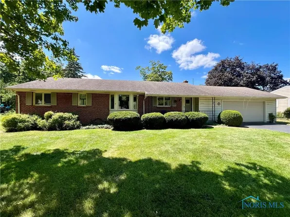 892 Mulberry St, Perrysburg, OH 43551