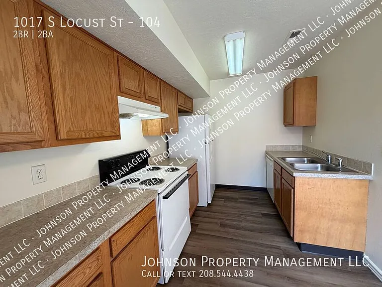 1017 S Locust St #104 — Photo 4