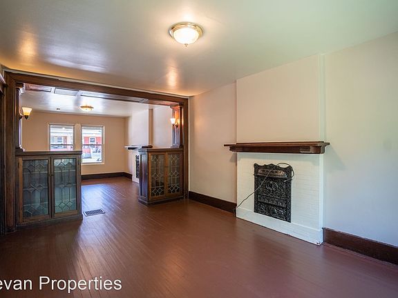 5th image of 202 Laurel Ave #206