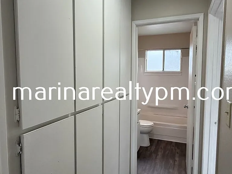 Sharis Apartments — Photo 14