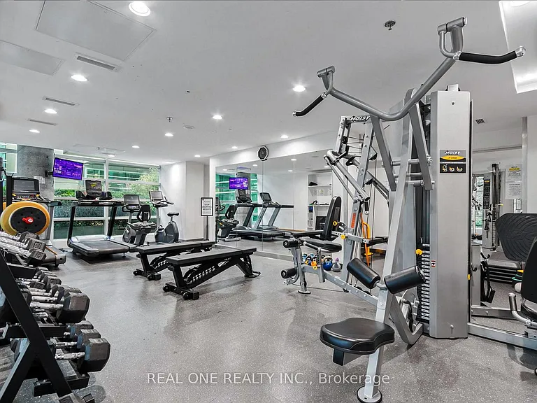 81 Navy Wharf Ct #810 — Photo 36