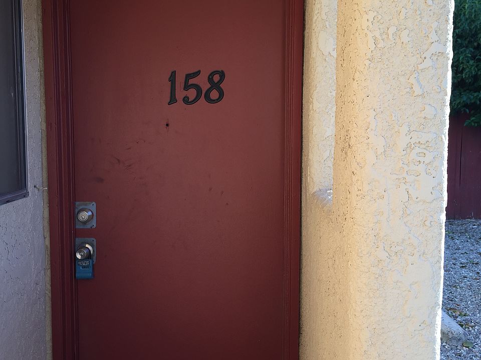 1st image of 158 E 21st St