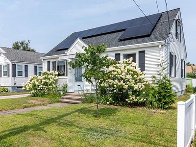 76 Burbank St, Cranston, RI, 02910