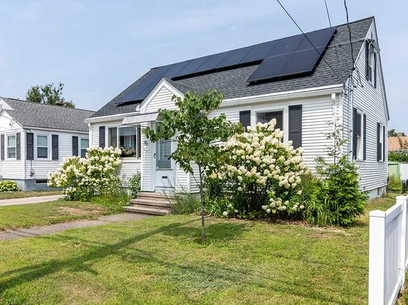 76 Burbank St, Cranston, RI 02910