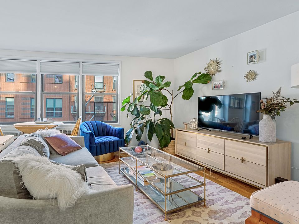 1st image of 165 Christopher St APT 1QQ