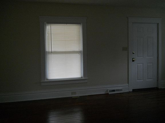 5th image of 54 W Glenwood Ave