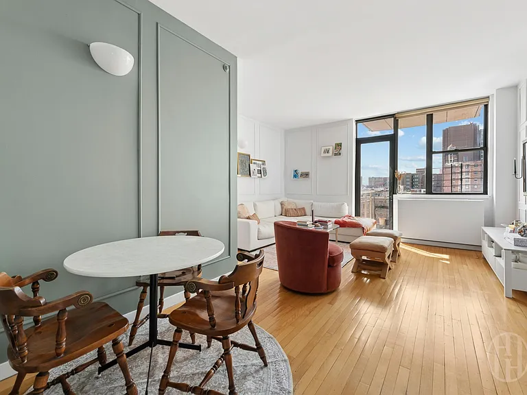 352 Cathedral Pkwy #12C — Photo 1