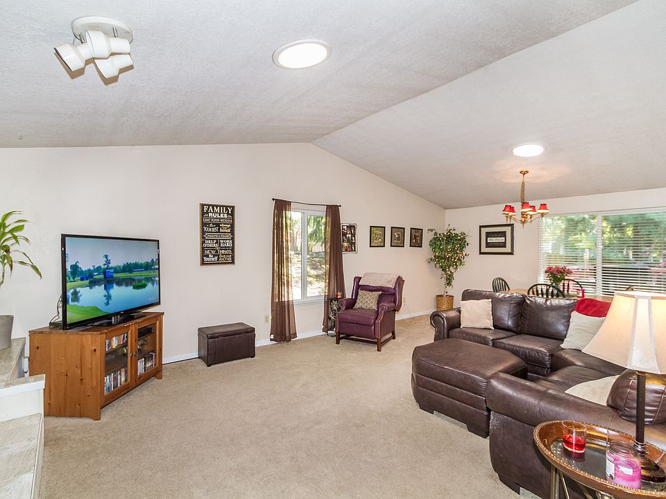 2nd image of 15223 SE 176th St