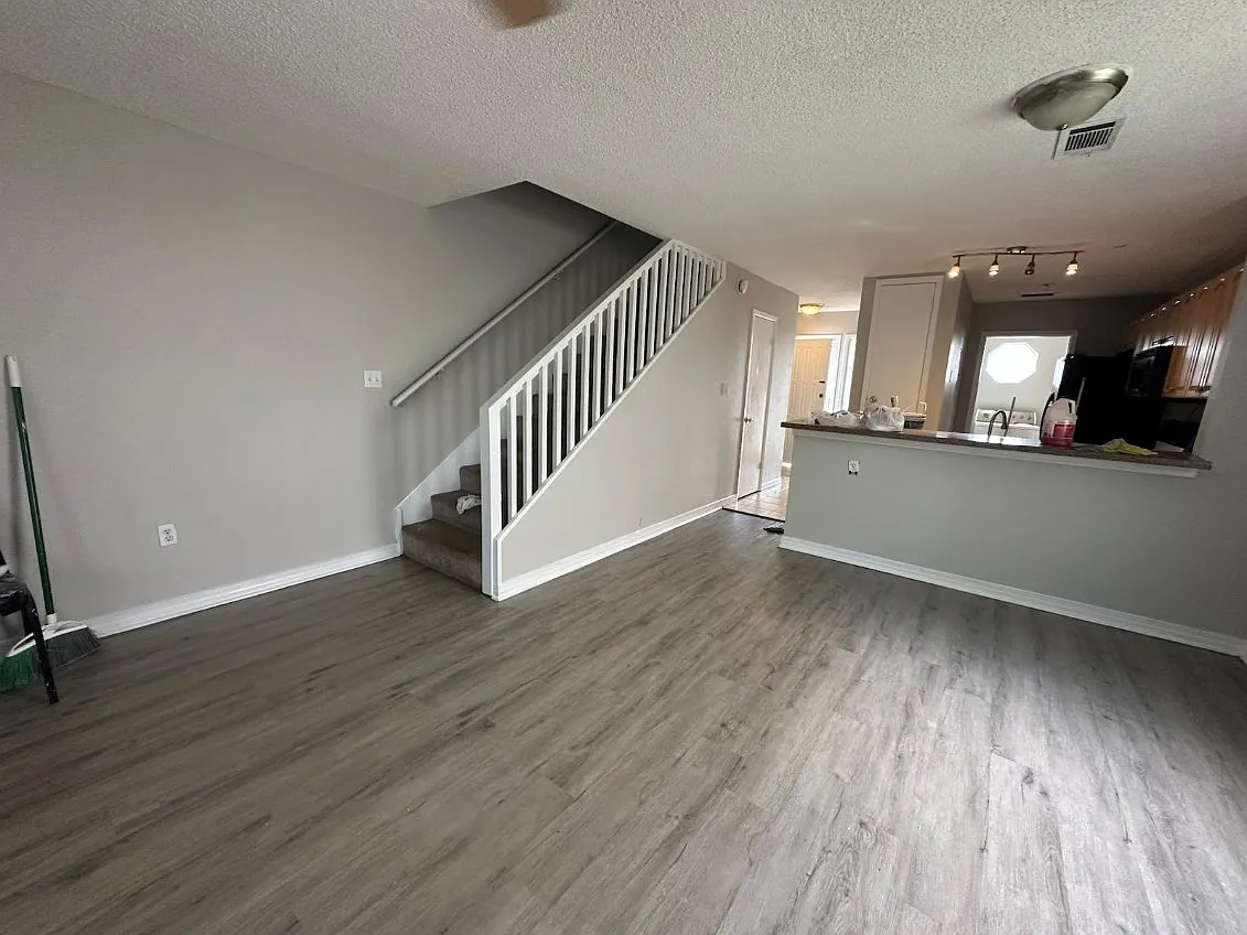 2 bed, 1.5 bath, 1200 sqft, $1,600 — Photo 2