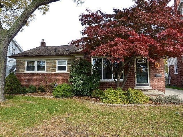 1st image of 22461 Louise St