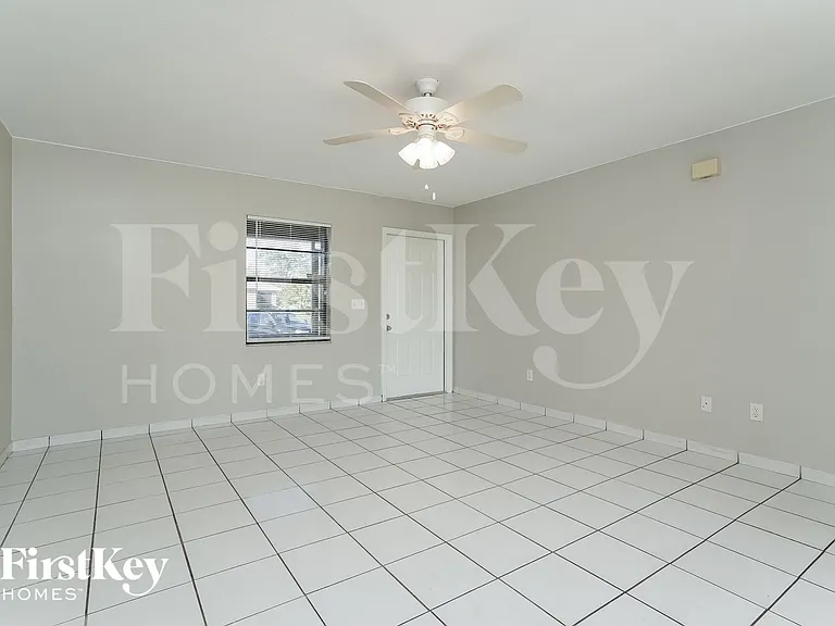 2603 NE 4th Ave — Photo 3