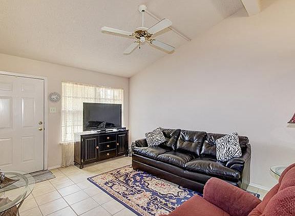 4th image of 402 Tamworth Ave