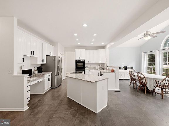 5th image of 49 Pebble Beach Cir