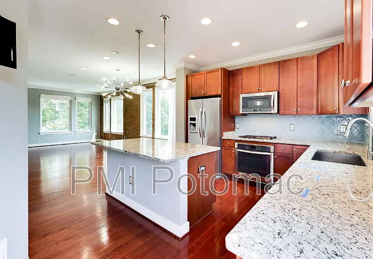 5600 45th Ave — Photo 16
