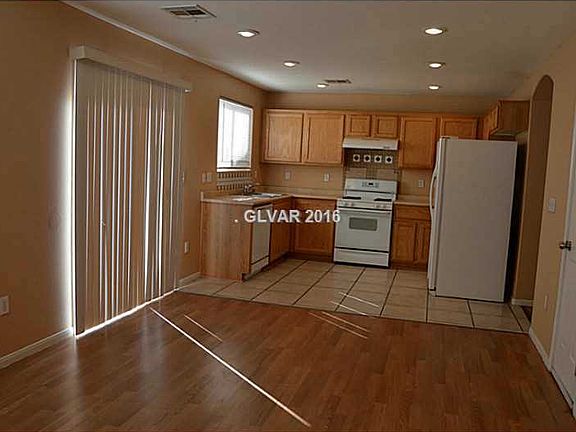 3rd image of 4981 Tioga Pass Ave