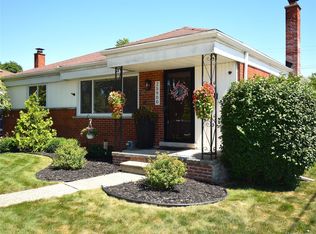 25900 Cubberness St, Saint Clair Shores, MI 48081