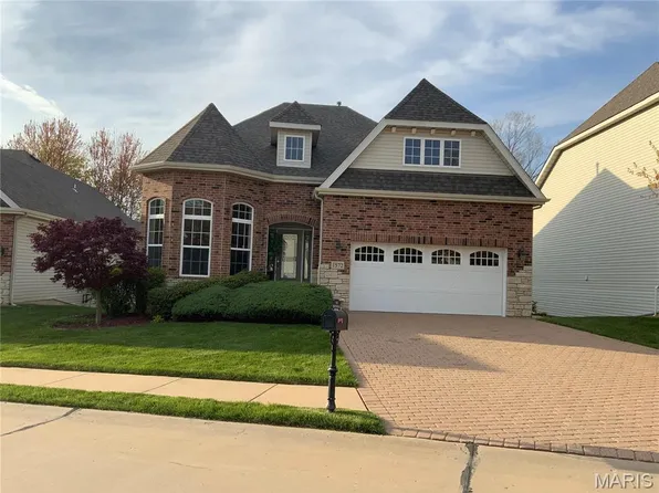 1572 Hollowbrook Dr, Saint Charles, MO 63303