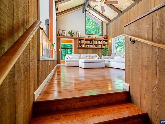 5th image of 1622 NW Ribier Pl