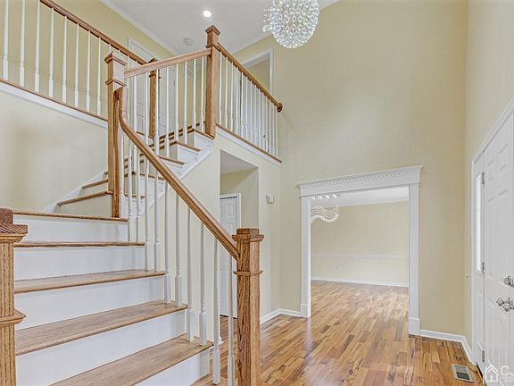 4th image of 50 Saratoga Dr