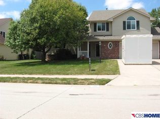 506 Oakwood Dr, Papillion, NE 68133