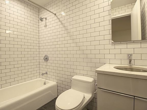 5th image of 287 Van Brunt St #1