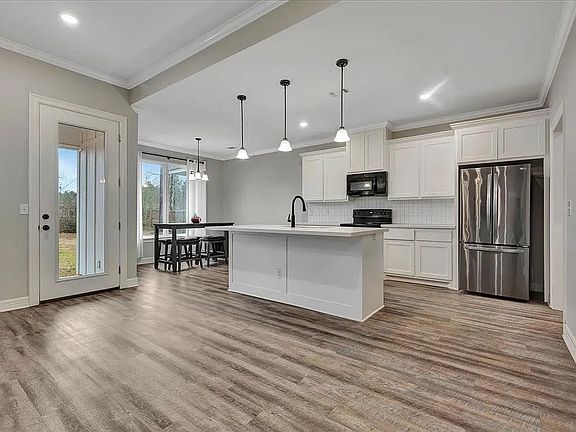 4th image of 201 Shirey Ln