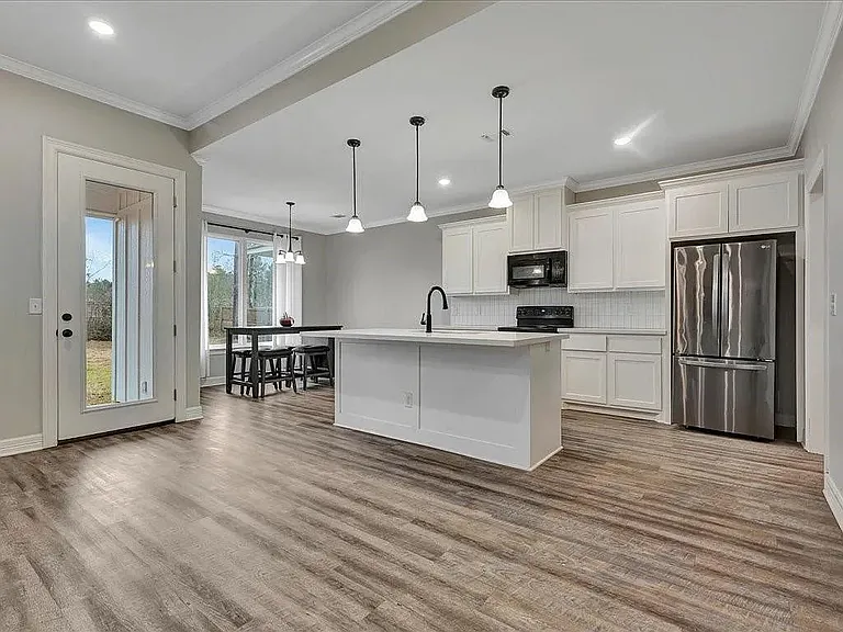 201 Shirey Dr — Photo 4