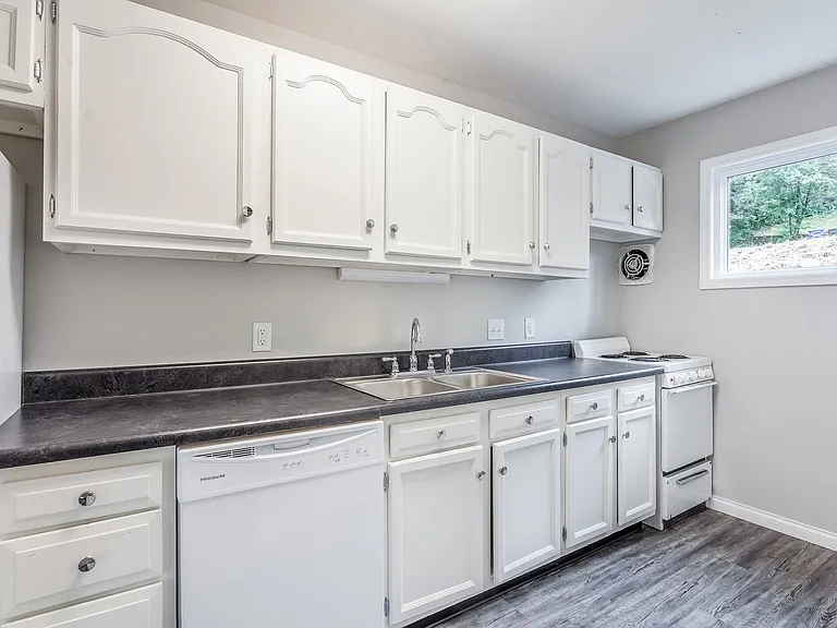 2 Bedroom, 1 Bath on the North Shore! — Photo 5