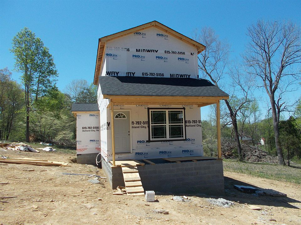 1st image of 3 Maple Dr