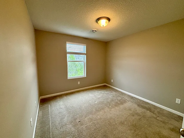 5176 Hampton St NE — Photo 9