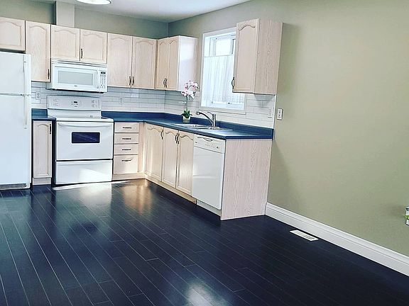 3rd image of 162 Hanmer St E