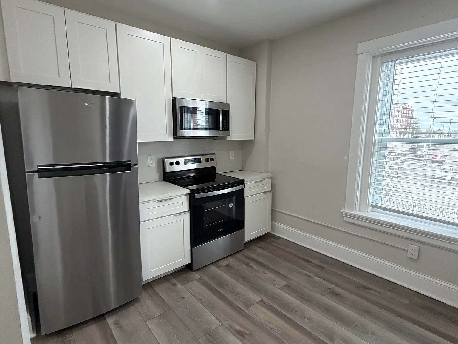 3 bed, 1028 sqft, $2,350 — Photo 2