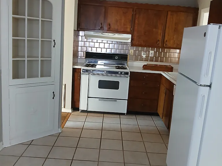 2507 Meadow Dr — Photo 7