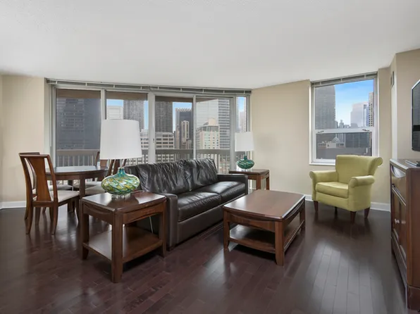 545 N Dearborn St #W2010, Chicago, IL 60654