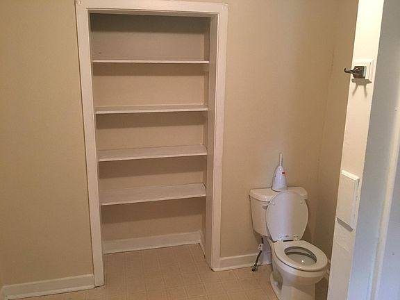 2nd image of 410 N Race St #B