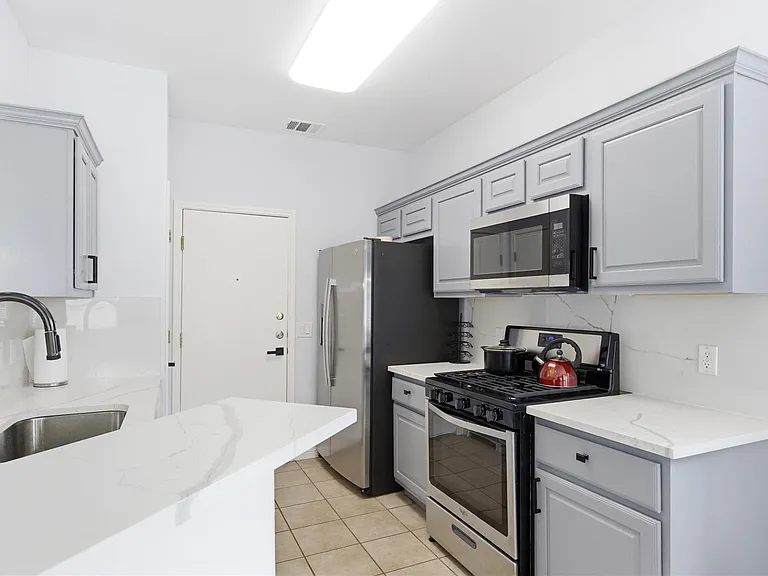 7510 Lazy Creek Dr #A — Photo 23