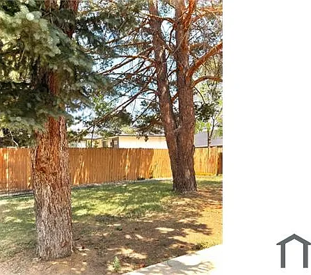 3 bed, 1300 sqft, $2,100 — Photo 2