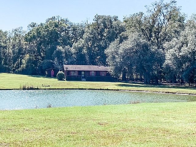 1st image of 670 SE Robinwood Dr