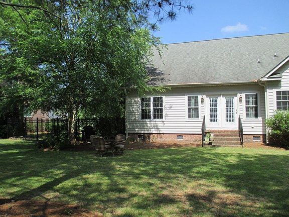4th image of 553 Westminster Cir