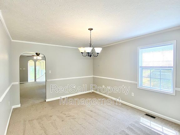 4th image of 102 Thunderbird Ln