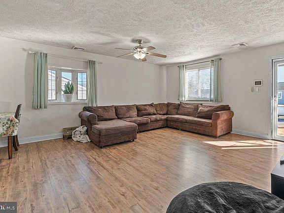 5th image of 822 Dale Rd