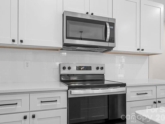 5th image of 2123 Woodhurst Ln