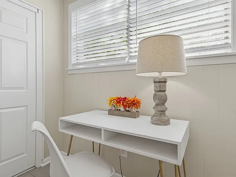 1095 Texas Pkwy — Photo 36