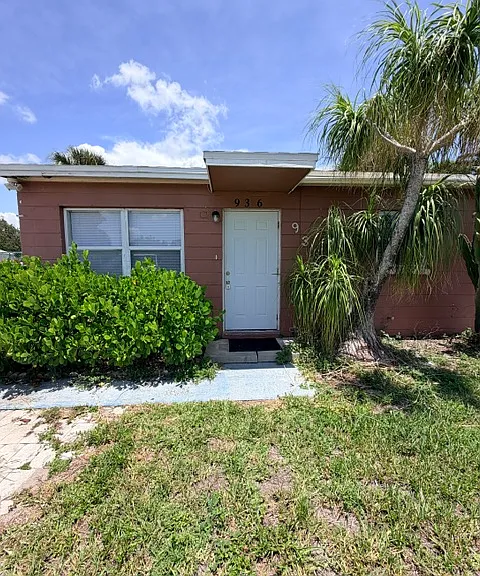 936 Lakeview Dr — Photo 1