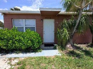 936 Lakeview Dr, North Fort Myers, FL 33903