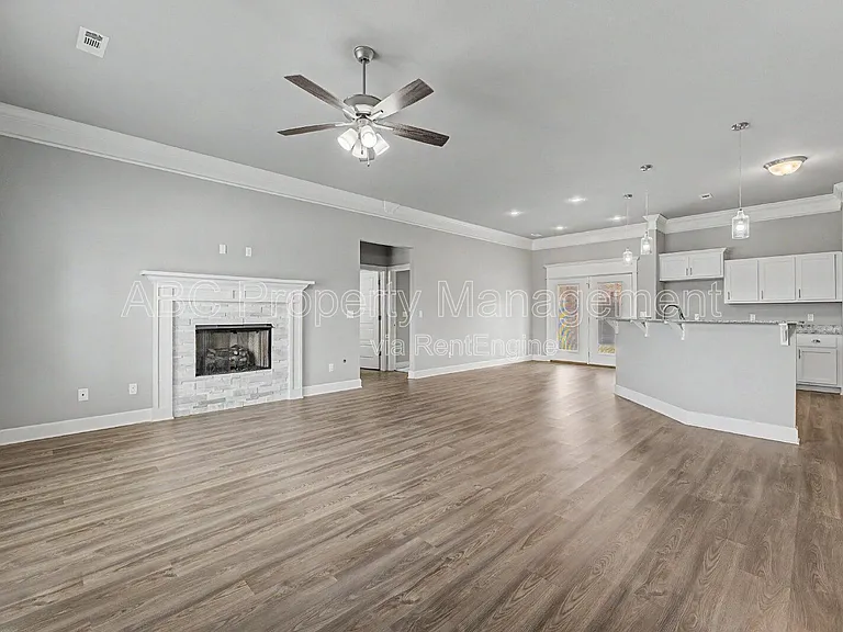 361 Captain Hopkins St — Photo 6
