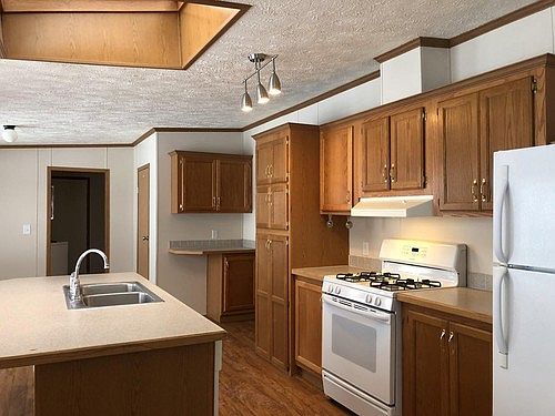 1st image of 515 Continental Cir