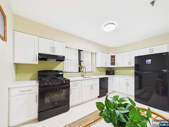 4th image of 4905 Park Ave APT 1C