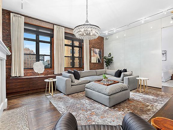 3rd image of 161 W 15th St Unit Penthouse H