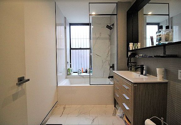 4th image of 434 Throop Ave #1R